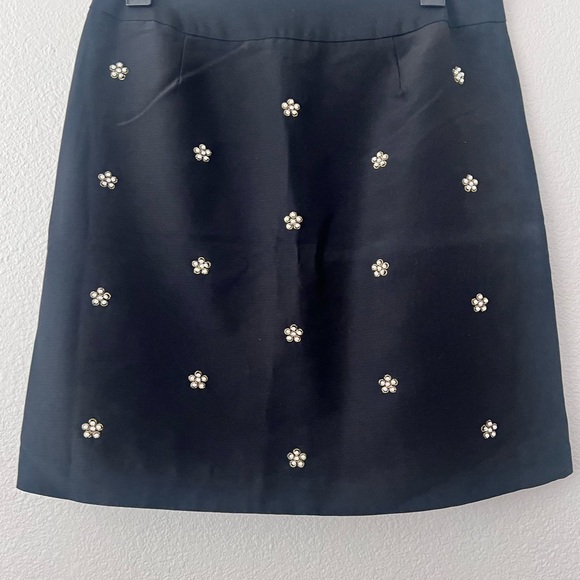 Elegant Black Skirt with Floral Embellishments - Picture 8 of 11
